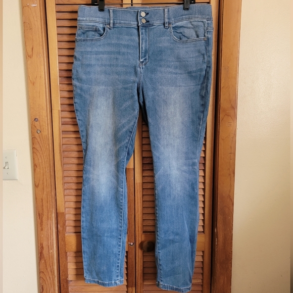 New York & Company Denim - EUC High Waist Soho Jeans Legging Size 18 (NY&CO)